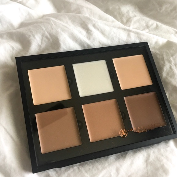 Anastasia Beverly Hills Other - Anastasia Cream Contour